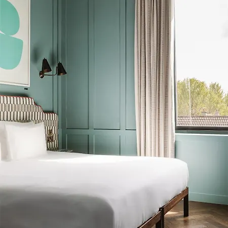 Hotel The Dean